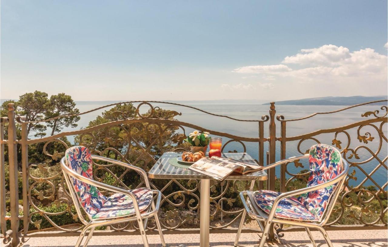 Amazing Apartment In Krvavica With Wifi ภายนอก รูปภาพ