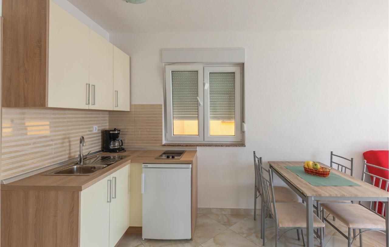 Amazing Apartment In Krvavica With Wifi ภายนอก รูปภาพ