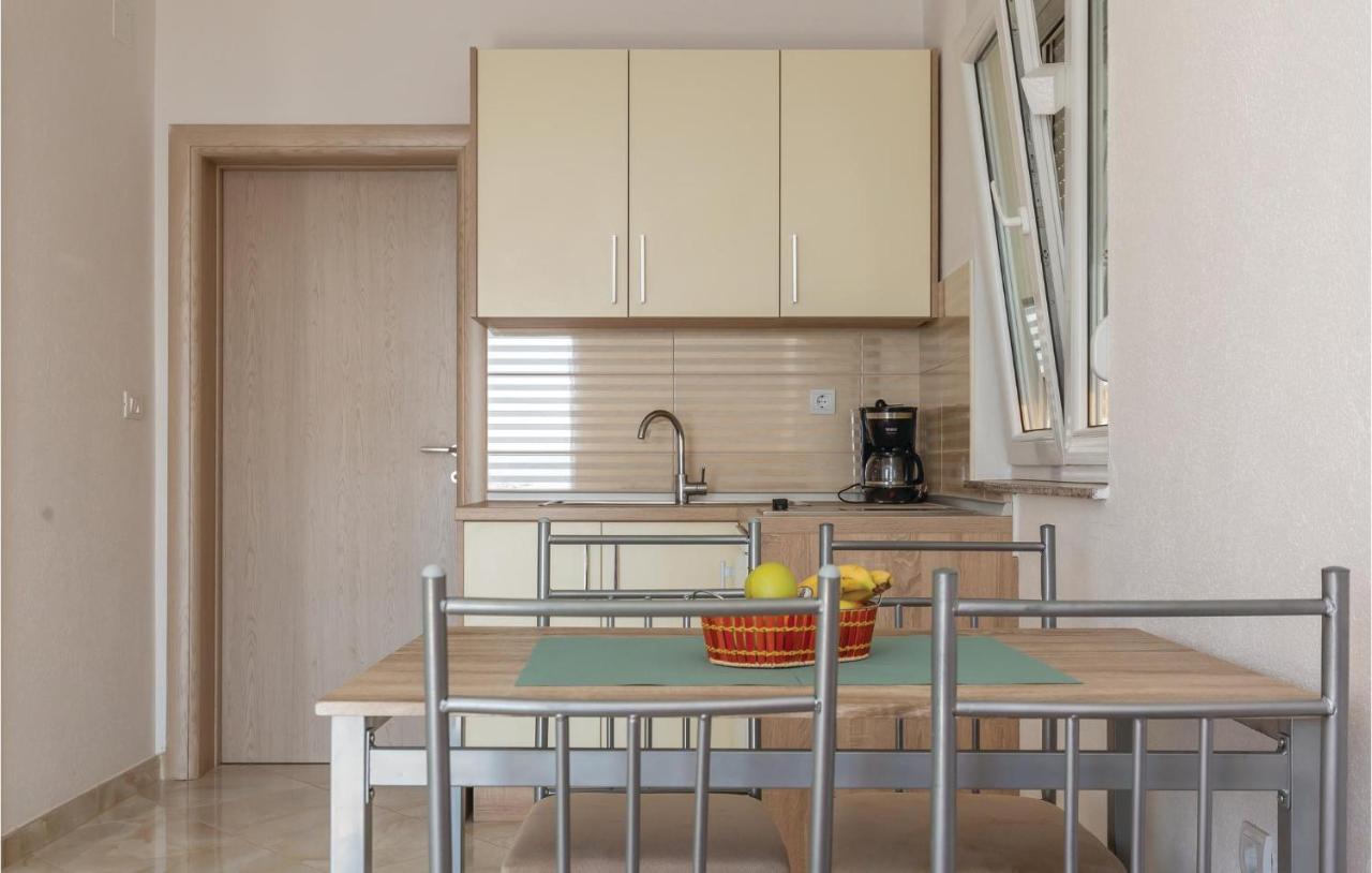 Amazing Apartment In Krvavica With Wifi ภายนอก รูปภาพ