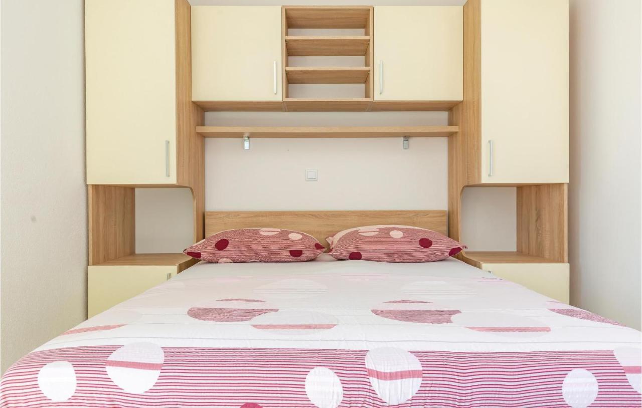 Amazing Apartment In Krvavica With Wifi ภายนอก รูปภาพ