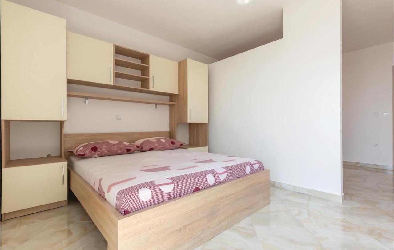 Amazing Apartment In Krvavica With Wifi ภายนอก รูปภาพ