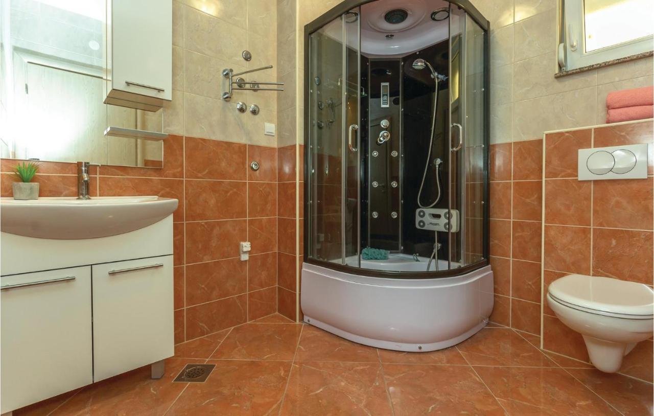 Amazing Apartment In Krvavica With Wifi ภายนอก รูปภาพ